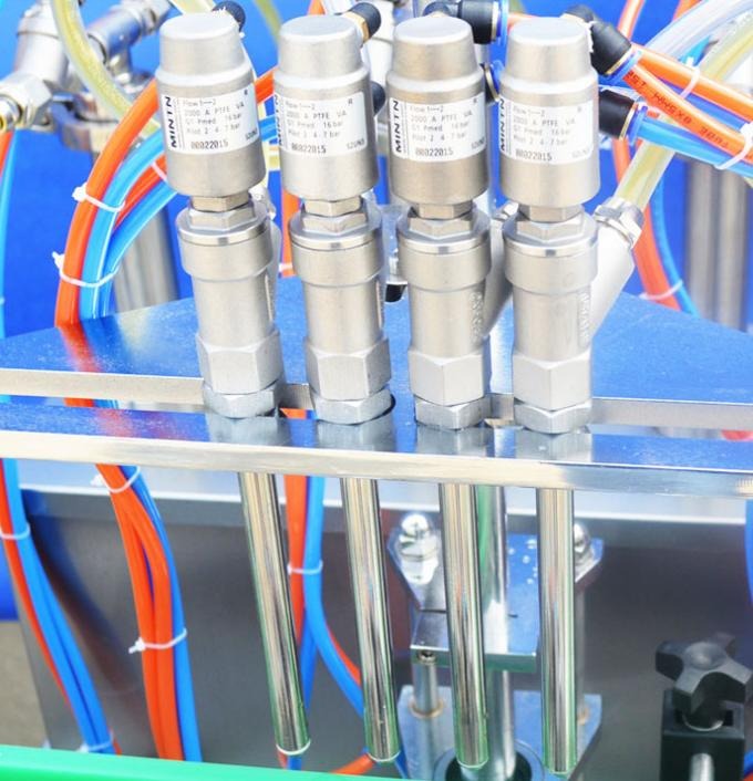 Автоматска машина за полнење течни шишиња во шише